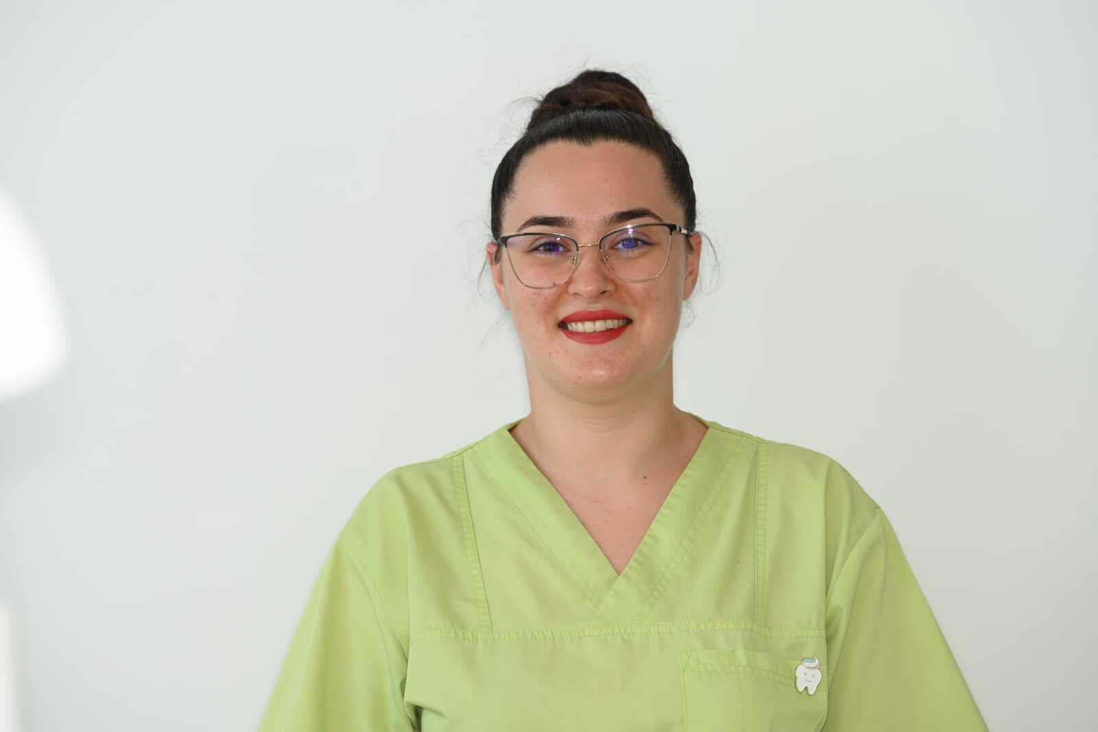 Asistentă Gabriela