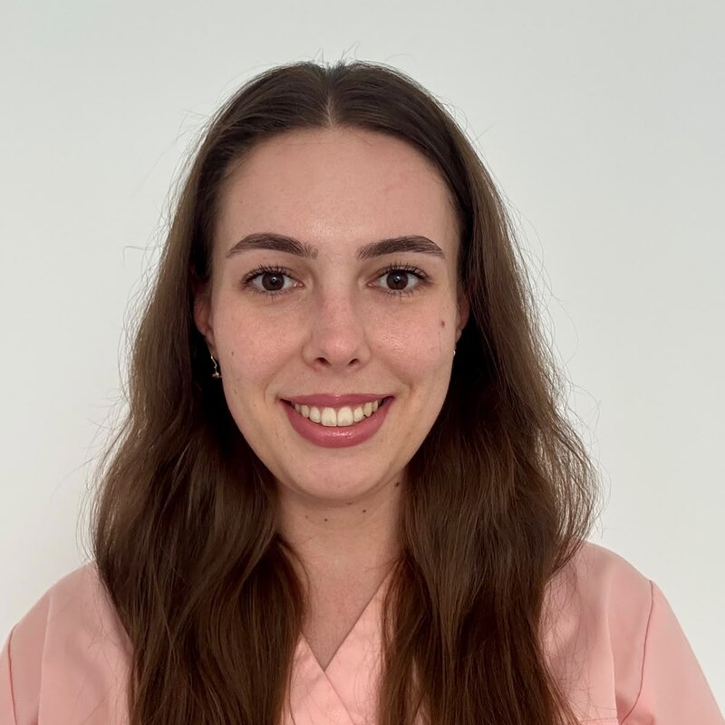 Dr. Stan Raluca Alexandra - medic specialist endodonție la microscop